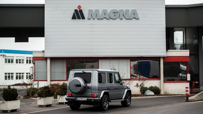 Höfuðstöðvar Magna Steyr og Mercedes G-Class bíll  fyrir utan, en hann er framleiddur hjá Magna.