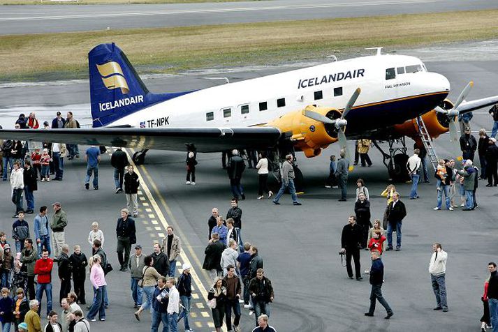 70 ÁRA AFMÆLISSÝNING Sýningin tókst með eindæmum vel og vakti 757 þota frá Icelandair mesta athygli gesta. 