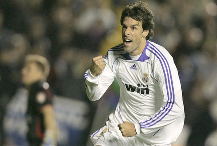 Ruud van Nistelrooy fagnar marki í leik með Real Madrid.