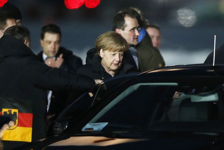 Merkel og Hollande komu frá úkraínsku höfuðborginni Kíev þar sem þau funduðu með Petró Pórósjenkó Úkraínuforseta.