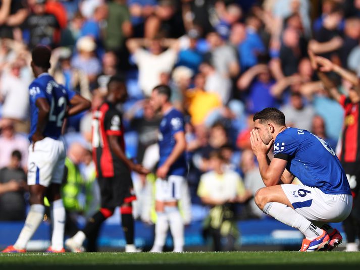 James Tarkowski trúir ekki sínum eigin augum eftir tap Everton gegn Bournemouth.