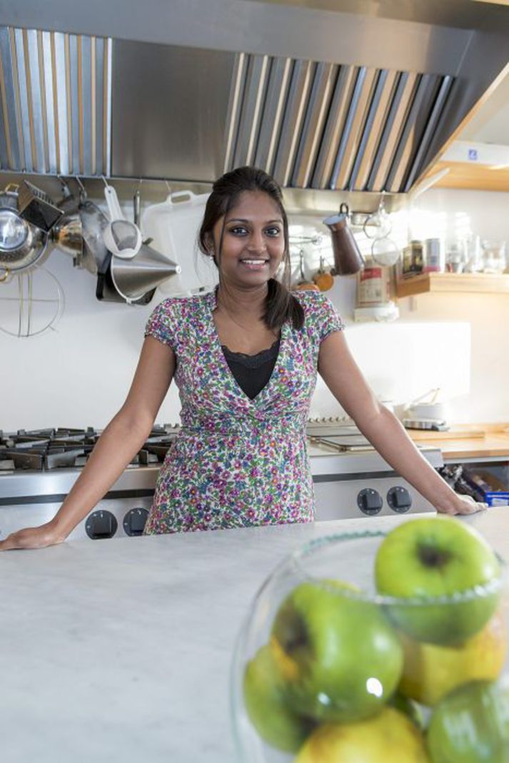 Shruthi Basappa kennir Íslendingum hvernig megi elda indverska rétti. Hún flutti hingað til lands ásamt manni sínum í júlí í fyrra. 