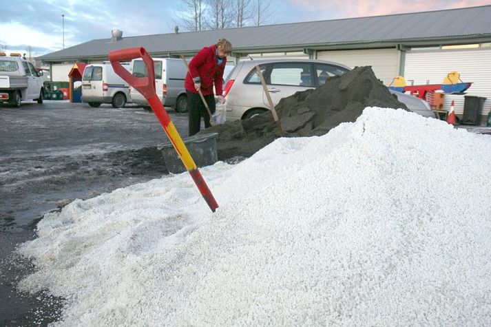 Íbúar eru hvattir til að hafa með sér ílát en einnig er mögulegt að fá poka á staðnum.