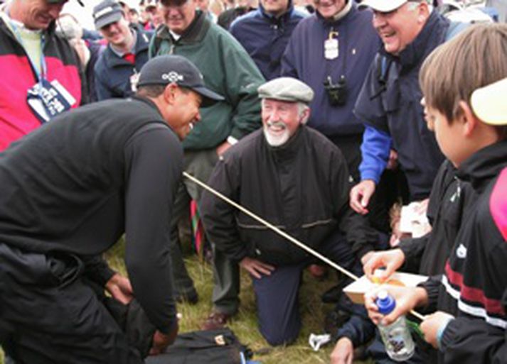 Tiger Woods biður konuna afsökunar á höggi sínu