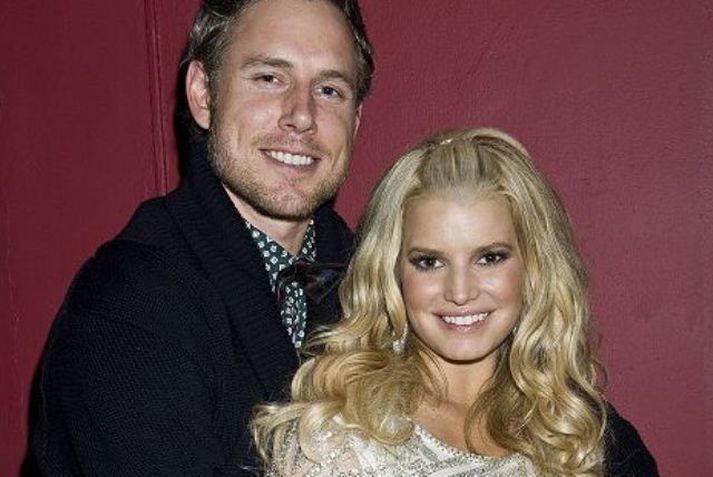 Eiga von á barni Jessica Simpson og Eric Johnson eiga von á barni á næsta ári.nordicphotos/getty