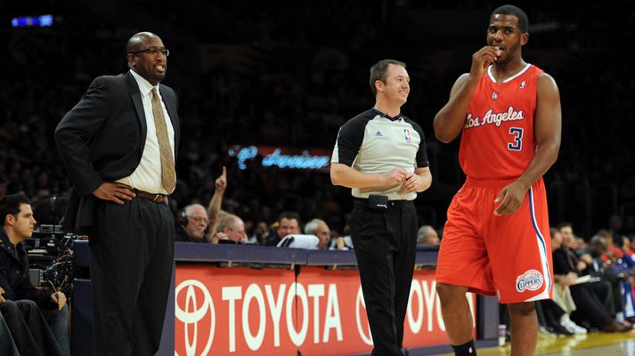 Chris Paul og Mike Brown þjálfari Los Angeles Lakers.