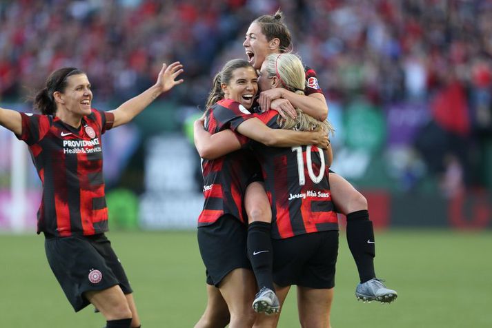 Leikmenn Portland Thorns fagna einu af fimm mörkum sínum í leiknum.