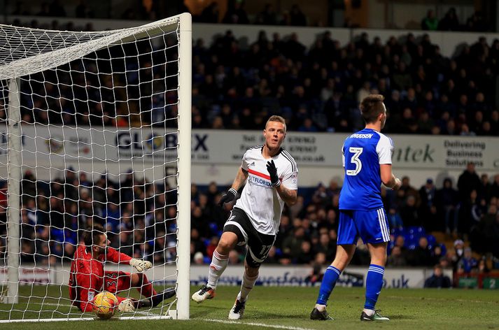 Ragnar hefur ekki átt fast sæti í byrjunarliði Fulham í vetur.