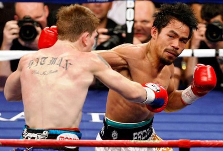 Hér má sjá Pacquiao landa einu af 20 milljón króna höggunum sínum