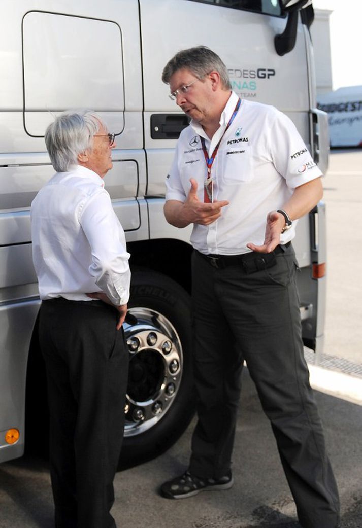 Ross Brawn á hér spjall með Bernie Ecclestone sem öllu ræður í Formúlu 1.