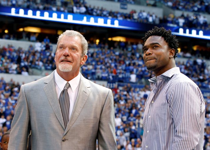 Irsay ásamt Edgerrin James, fyrrum leikmanni Colts.