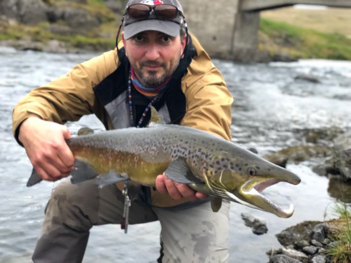 Greinarhöfundur með sinn fyrsta lax úr Haukadalsá