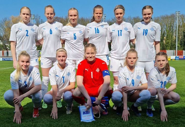 Íslenska U-17 ára landsliðið í fótbolta lauk undankeppni EM með öruggum sigri á Írlandi.