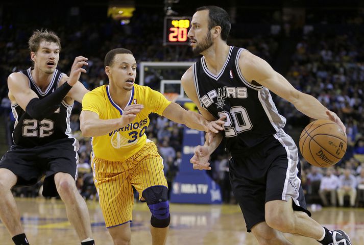 Curry verst hér Tony Parker í leik Golden State og Golden State.