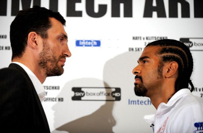 Haye sést hér hægra megin á móti Klitschko. Mynd. / Getty Images