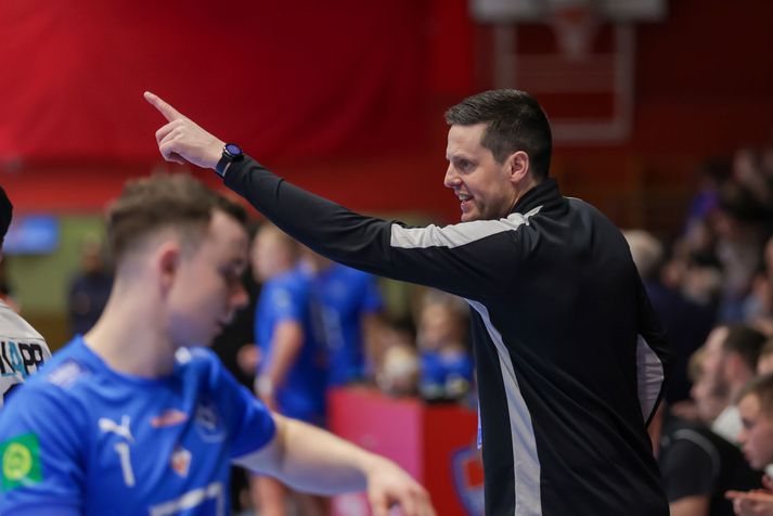 Magnús Stefánsson segir að það sé aðeins flóknara að kveikja á handboltaliði en að ýta bara á einhvern on-takka.