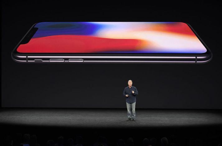 Phil Schiller markaðsstjóri Apple kynnti iPhone X á viðburðinum í dag.