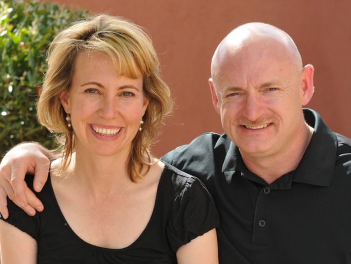 Gabrielle Giffords ásamt eiginmanni sínum, Mark Kelly.