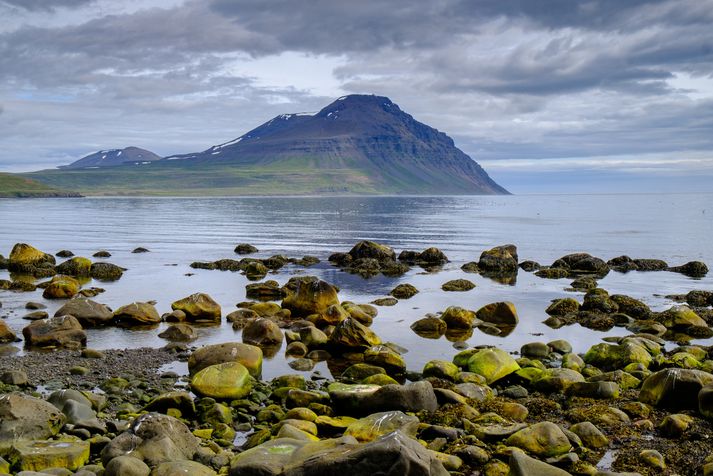 Það gæti gránað í hæstu fjöll á Norðausturlandi síðdegis í dag.
