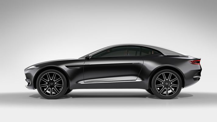 Aston Martin DBX.