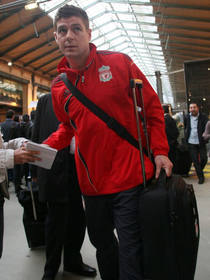 Steven Gerrard, fyrirliði Liverpool, á lestarstöðinni í París eldnsemma í morgun.