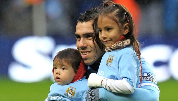 Carlos Tevez er i faðmi fjölskyldunnar í Argentínu.