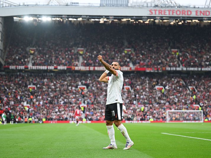 Mo Salah fagnar marki sínu fyrir Liverpool á Old Trafford í dag.