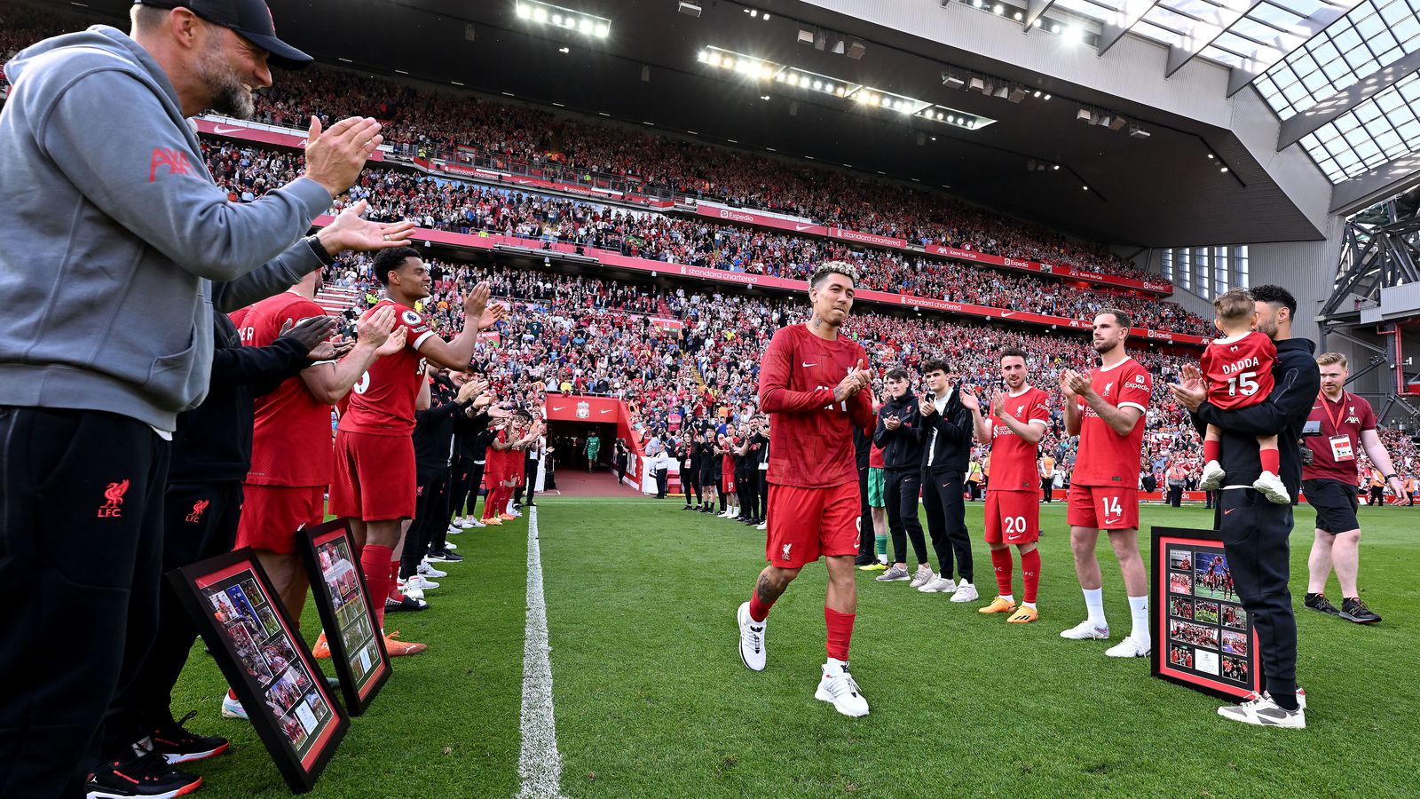 Ливерпуль монтевидео. Ливерпуль 2019. Салах Ливерпуль. Liverpool Aston Villa. LFC игра.