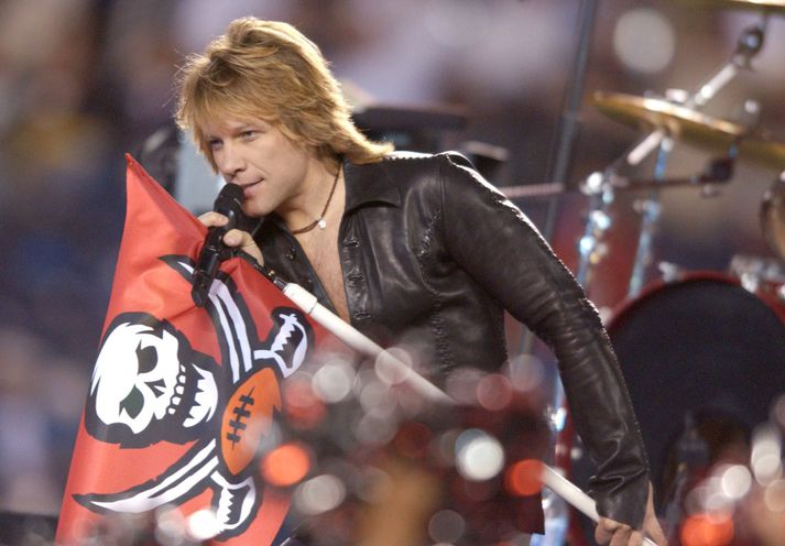 Bon Jovi treður hér upp í hálfleik á Super Bowl.