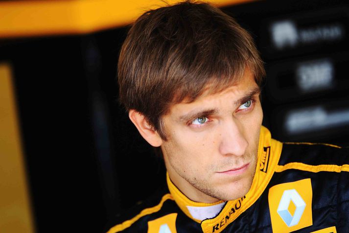 Vitaly Petrov hjá Renault gerði mistök í tímatökum á Spa um helgina.