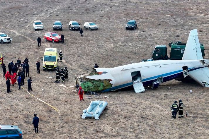 38 manns létu lífið þegar flugvélin brotlenti.