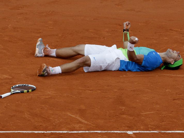 Rafael Nadal fagnar hér sigri í dag.