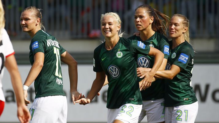 Sara fagnar marki í búningi Wolfsburg.