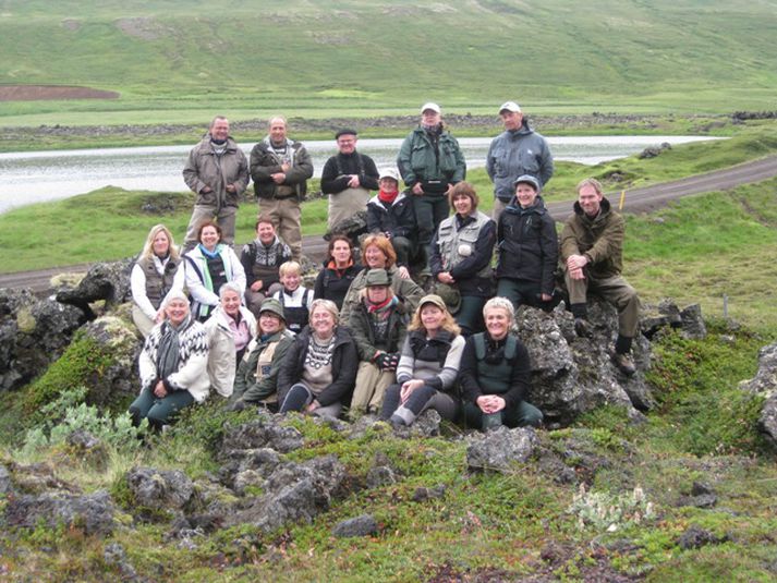 Í fyrra fór hópur kvenna í veiðiferð. Þær sjást hér á mynd með leiðsögumönnum.