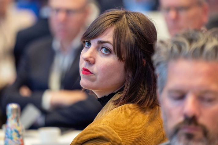 Dóra Björt Guðjónsdóttir, borgarfulltrúi Pírata, segir ákvörðun Einars vera djúp vonbrigði og koma sér á óvart.