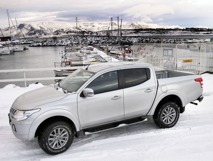 Mitsubishi L200 er stæðilegur á velli.