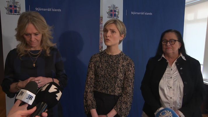 Kristrún, Þorgerður Katrín og Inga svara spurningum blaðamanna að loknum ríkisstjórnarfundi.