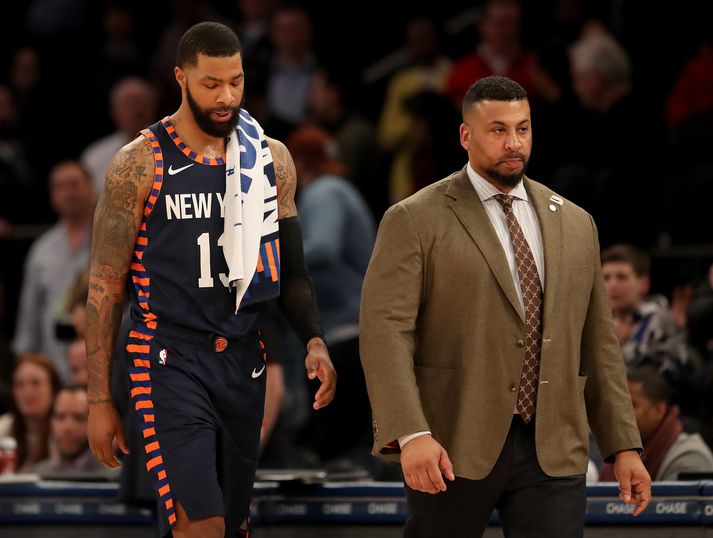 Marcus Morris gengur af velli eftir slagsmálin í Madison Square Garden í nótt.