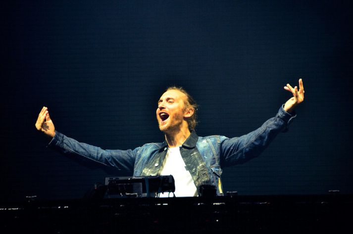 David Guetta er með lag á Íslenska listanum á FM.