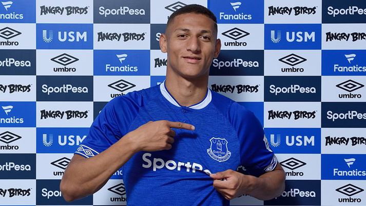 Richarlison ánægður í búningi Everton.