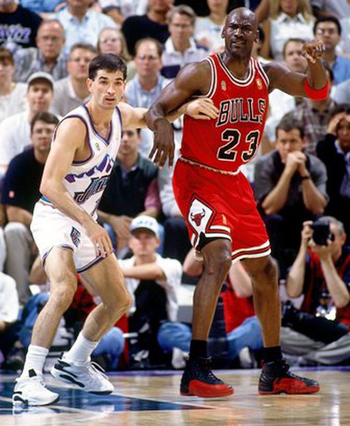 Michael Jordan sækir hér að John Stockton í lokaúrslitum NBA deildarinnar árið 1997