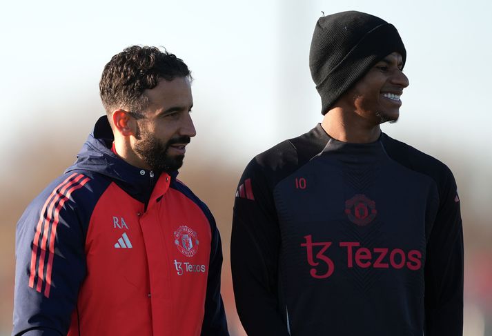 Ruben Amorim og Marcus Rashford á æfingu í lok nóvember. Nokkrum vikum síðar setti Portúgalinn enska framherjann í frystikistuna.