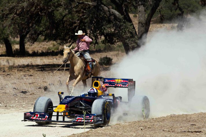 David Coulthard ók í Texas í Bandaríkjunum og skoðaði m.a. nýtt mótssvæði sem er verið að reisa.