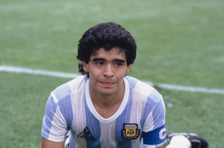 Maradona þótti hárprúður leikmaður. 