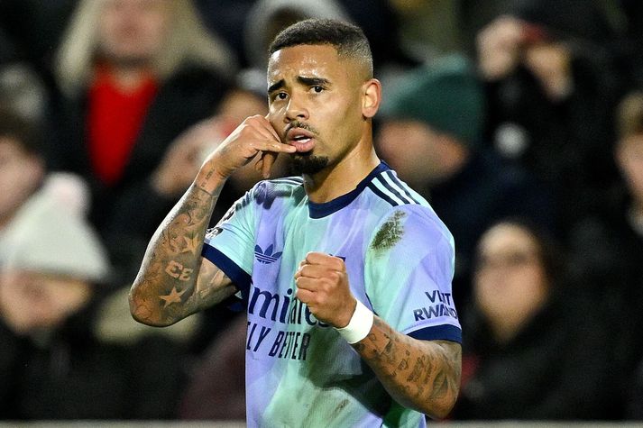 Gabriel Jesus fagnar marki sínu í gær fyrir Arsenal á móti Brentford í ensku úrvalsdeildinni.