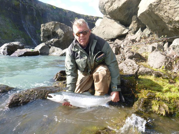 Sigurður Gestsson með flottan lax úr Skjálfandafljóti.