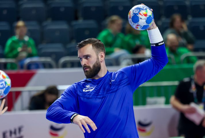 Teitur Örn Einarsson mannar hægri skyttu stöðu Íslands ásamt Viggó Kristjánssyni.