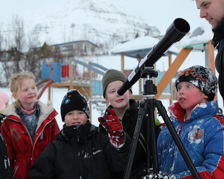 Öll íslensk börn eiga að fá tækifæri til að sjá það sem Galíleó Galílei sá fyrir 400 árum. 
mynd/Kristborg Steindórsdóttir