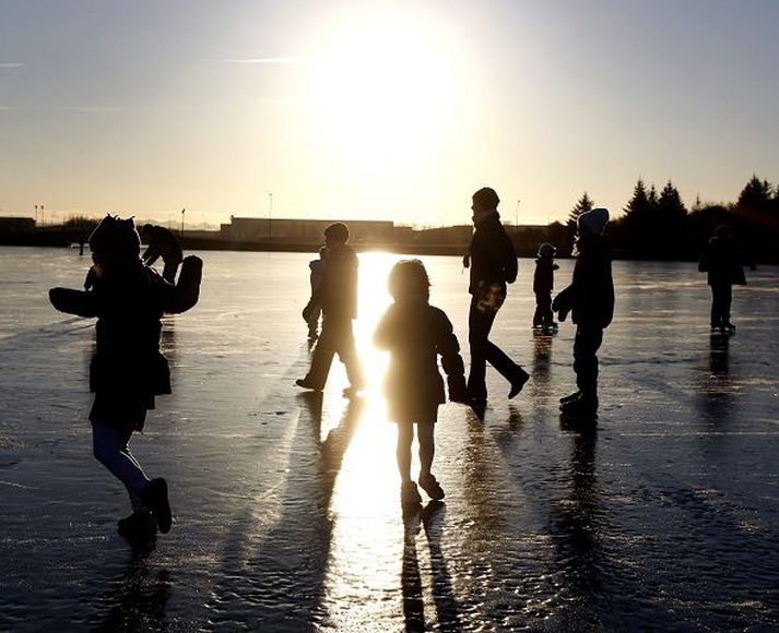 Frost í Reykjavík Slakar lánshæfiseinkunnir ríkisins gera það að verkum að uppbygging verður dýr og stórverkefni lík þeim sem hér hefur áður verið ráðist í óarðbær. Þá er þrengra um lánsfé og erlendir lánsfjármarkaðir að stórum hluta lokaðir íslenskum fyrirtækjum. Markaðurinn/Anton