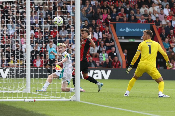 Anthony Gordon skorar jöfnunarmark Newcastle United gegn Bournemouth.